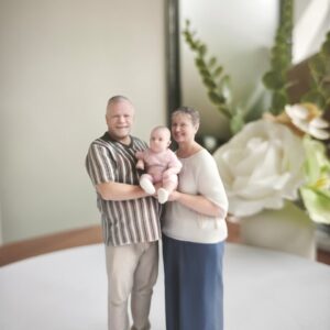 Standing Figurine — 25cm · 3 People