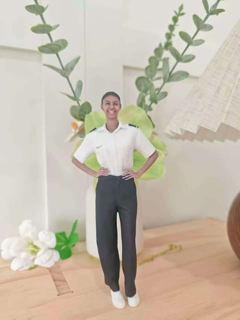 Standing Figurine — 18cm · 1 Person