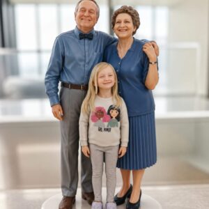 Standing Figurine — 18cm · 3 People