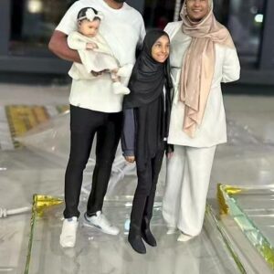 Standing Figurine — 18cm · 4 People