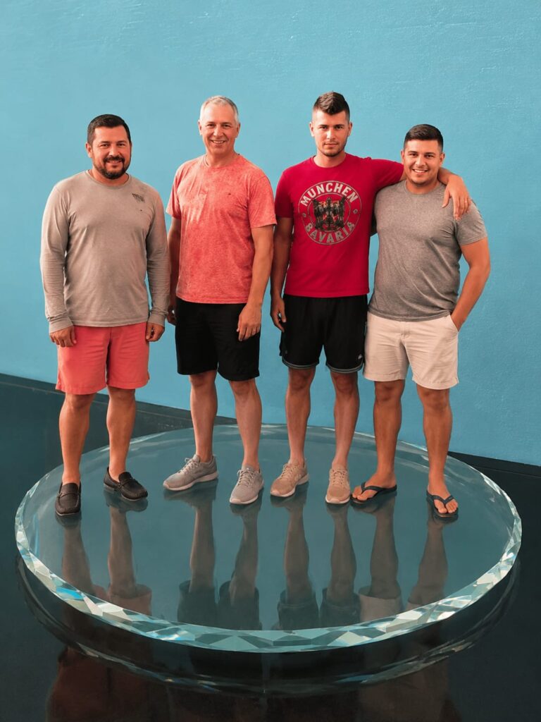 Standing Figurine — 12cm · 4 People